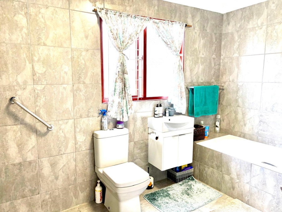 To Let 2 Bedroom Property for Rent in Sunnydale Western Cape